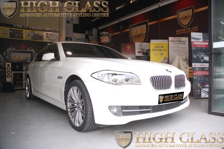 BMW 520d 순정형 후방카메라 창원 하이클라스에서 장착했어요