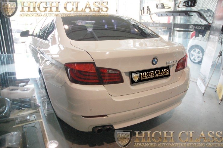 BMW 520d 순정형 후방카메라 창원 하이클라스에서 장착했어요