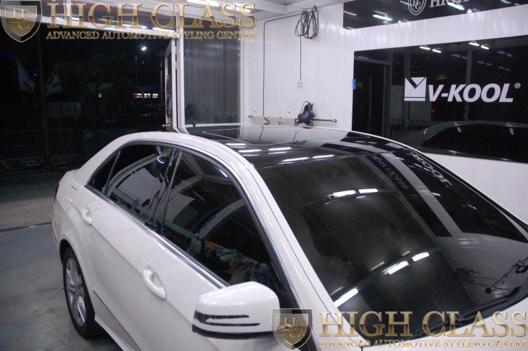 벤츠 E300 창원 하이클라스에서 이미 시공되어있던 루프스킨 제거작업 후 재시공으로 새롭게 태어났어요 첫 선택부터 신중하세요 