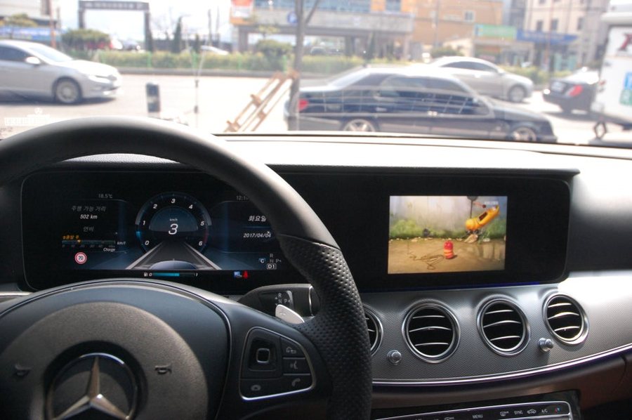창원 벤츠 E350d DMB 락해제 주행중에도 끊김없어요