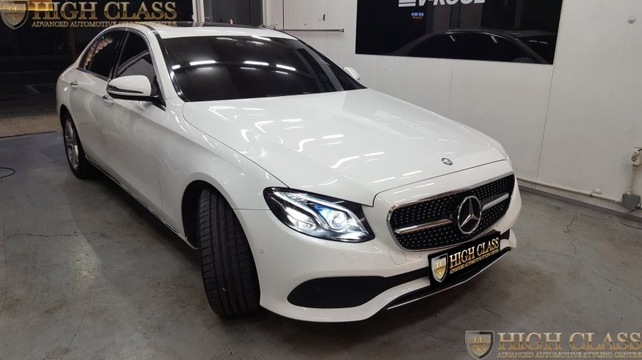 벤츠 E220d 엠비언트 W213 계기판 미드레인지 안전벨트에 64색의 무드더하기