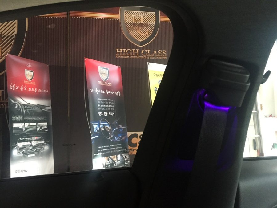 벤츠 엠비언트 E클래스 E300 안전벨트에 64색을 담다