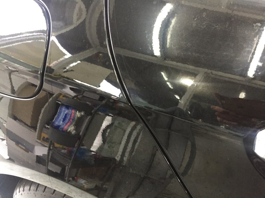 벤츠 E300 다이아몬드그릴 및 순정도어로고램프 시공했어요