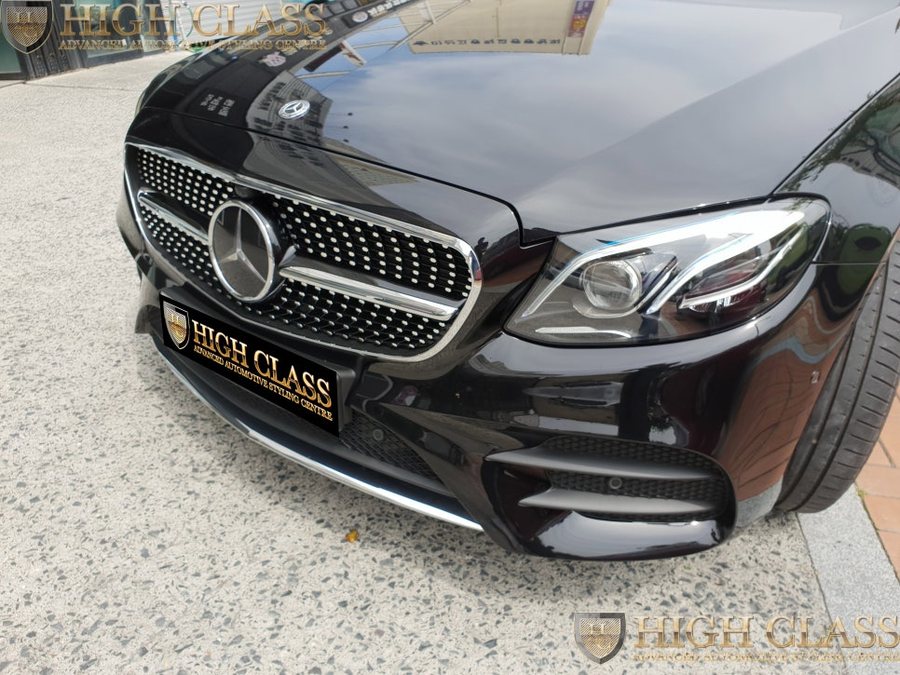 벤츠 E300 다이아몬드 그릴 AMG에 가까이