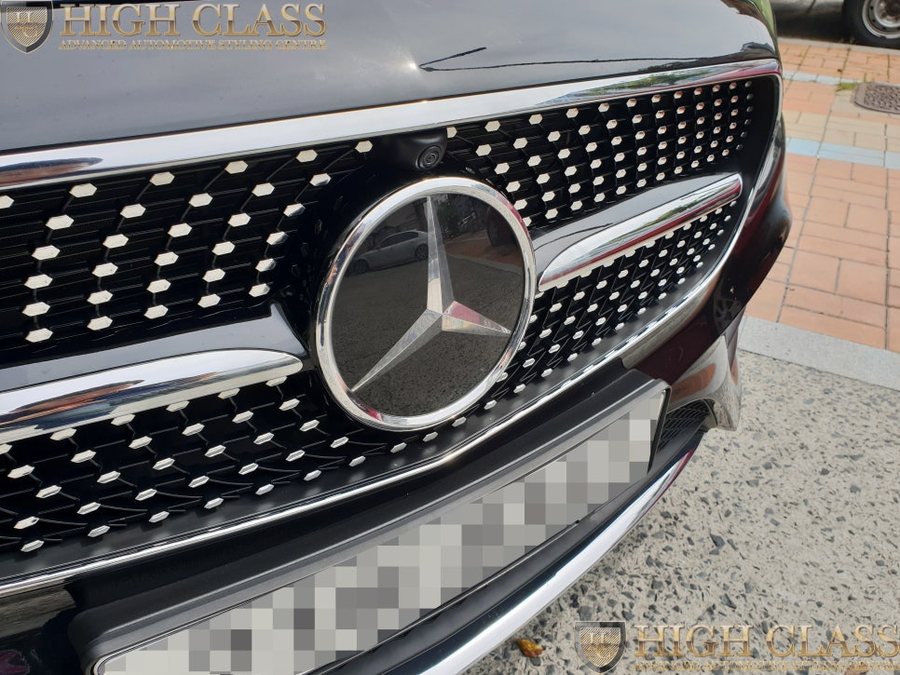 벤츠 E300 다이아몬드 그릴 AMG에 가까이