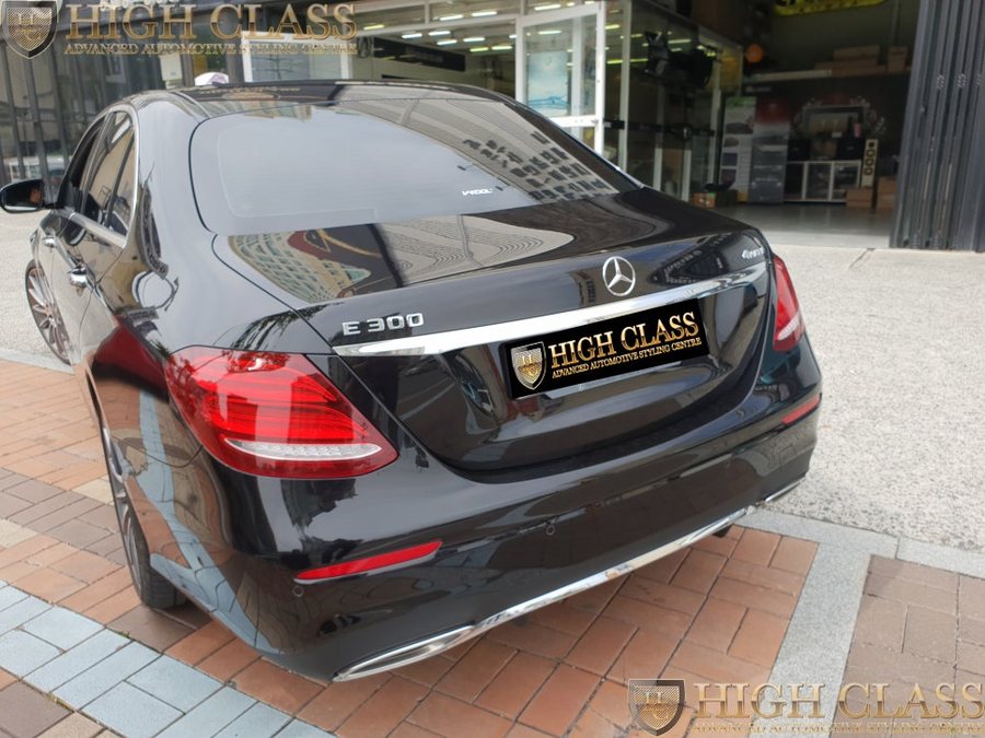 벤츠 E300 다이아몬드 그릴 AMG에 가까이