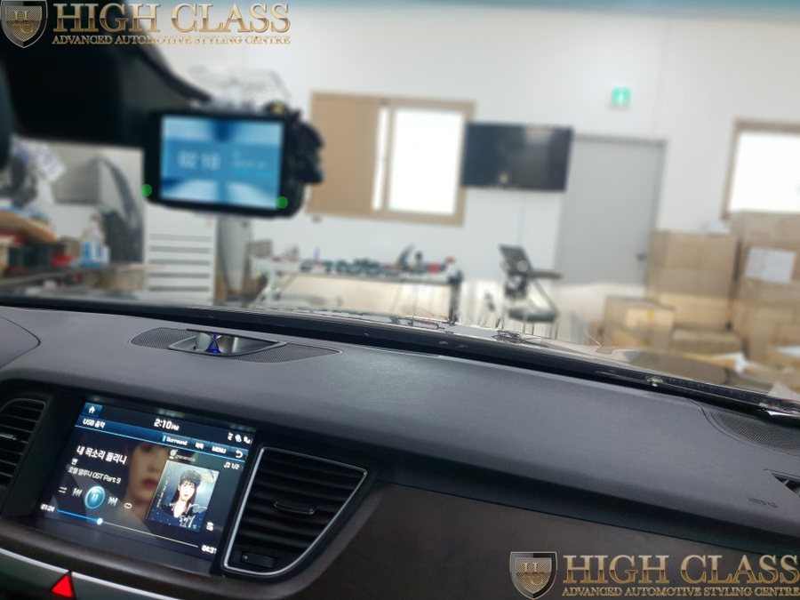 제네시스 G80 전동센터스피커 화려한 실내의 완성