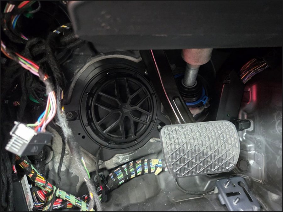 벤츠 W214 E200 부메스터가 빠졌다면? 포칼 스피커와 헬릭스 미드우퍼로 사운드 업그레이드