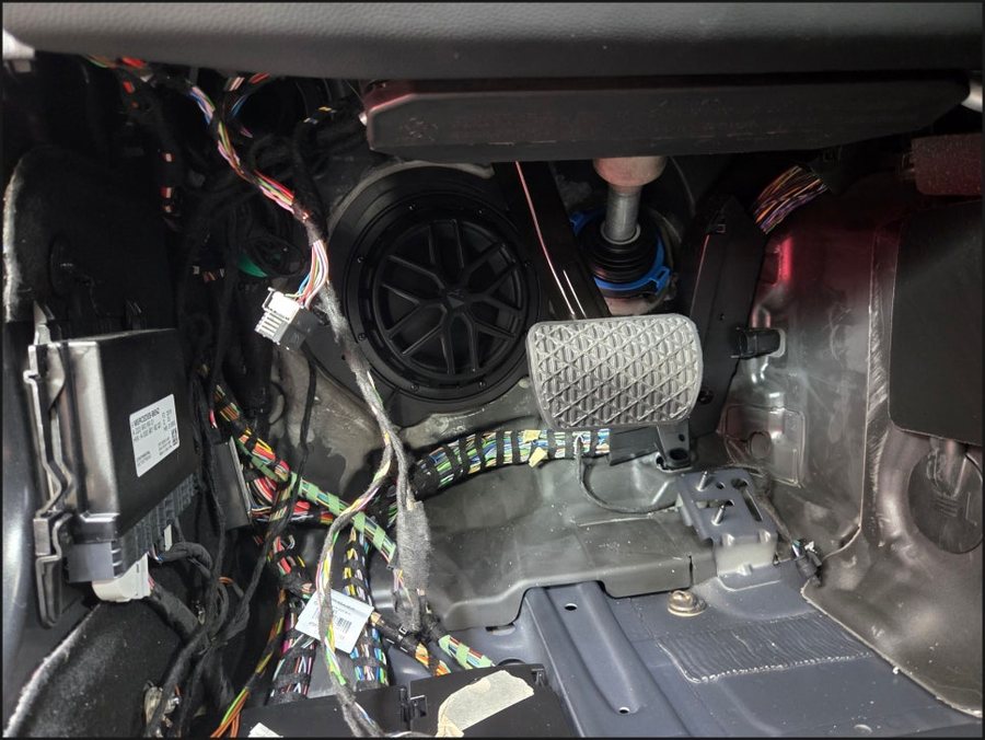 벤츠 W214 E200 부메스터가 빠졌다면? 포칼 스피커와 헬릭스 미드우퍼로 사운드 업그레이드
