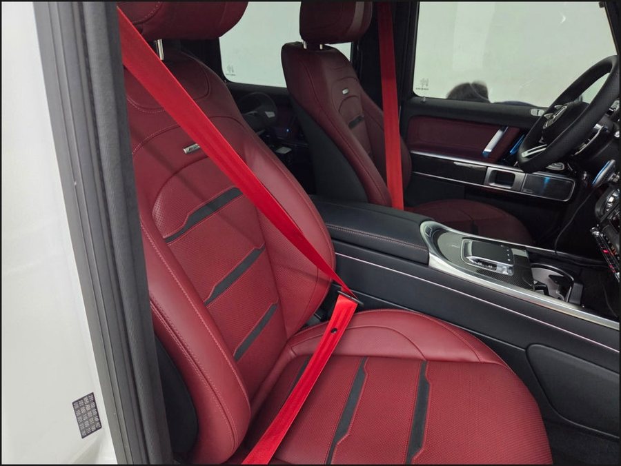 신형 벤츠 G63 AMG 레드 안전벨트부터 R버튼 조수석 워크인까지, 갓 출고된 지바겐을 완성하다