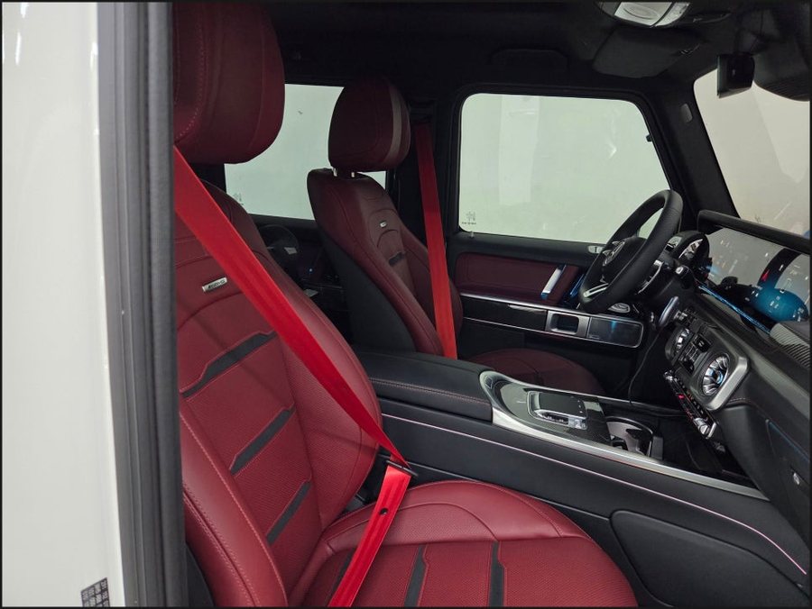 신형 벤츠 G63 AMG 레드 안전벨트부터 R버튼 조수석 워크인까지, 갓 출고된 지바겐을 완성하다