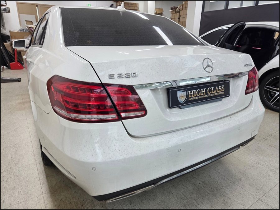 벤츠 W212 E220, 작은 순정 모니터 대신 12.3인치 안드로이드 올인원
